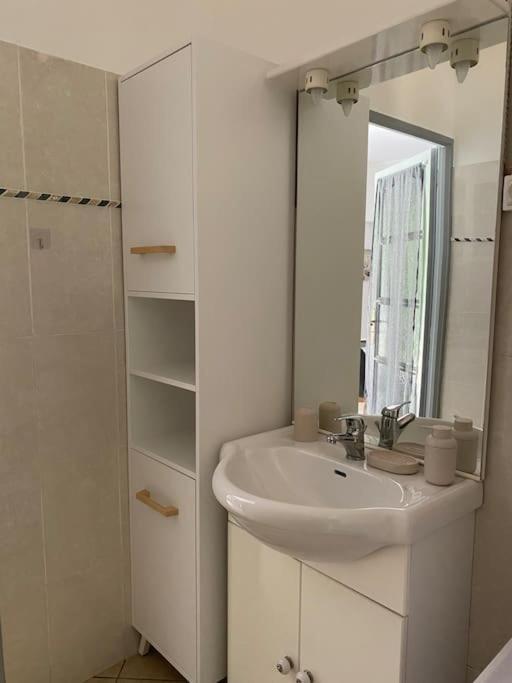 Villa Serenice - F2 Au Calme, Climatise, Wifi Et Parking Gratuit Exterior photo